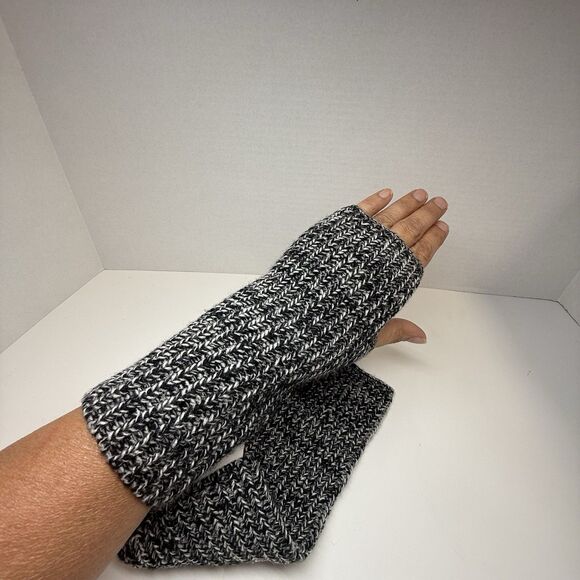 Rebecca Minkoff Knit Arm Warmer Winter Black White Marled Fingerless Gloves New - Picture 4 of 6